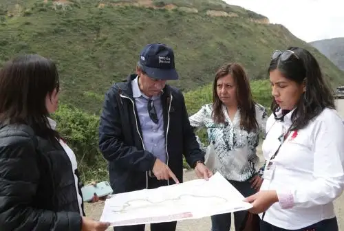 Director Ejecutivo de Provias Nacional, Carlos Lozada, inspecciona vía que une Rodríguez de Mendoza y Chachapoyas. Foto: Cortesía.