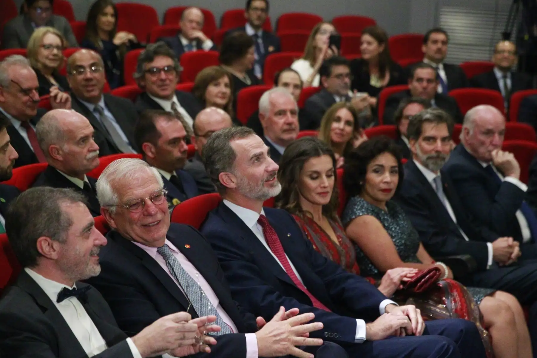 La ministra de Cultura, Patricia Balbuena, los reyes de España Felipe VI y doña Letizia, participan de la exposición de los lineamientos generales de la participación nacional en la feria de arte contemporáneo de Madrid Arco.
Foto: ANDINA/Eddy Ramos