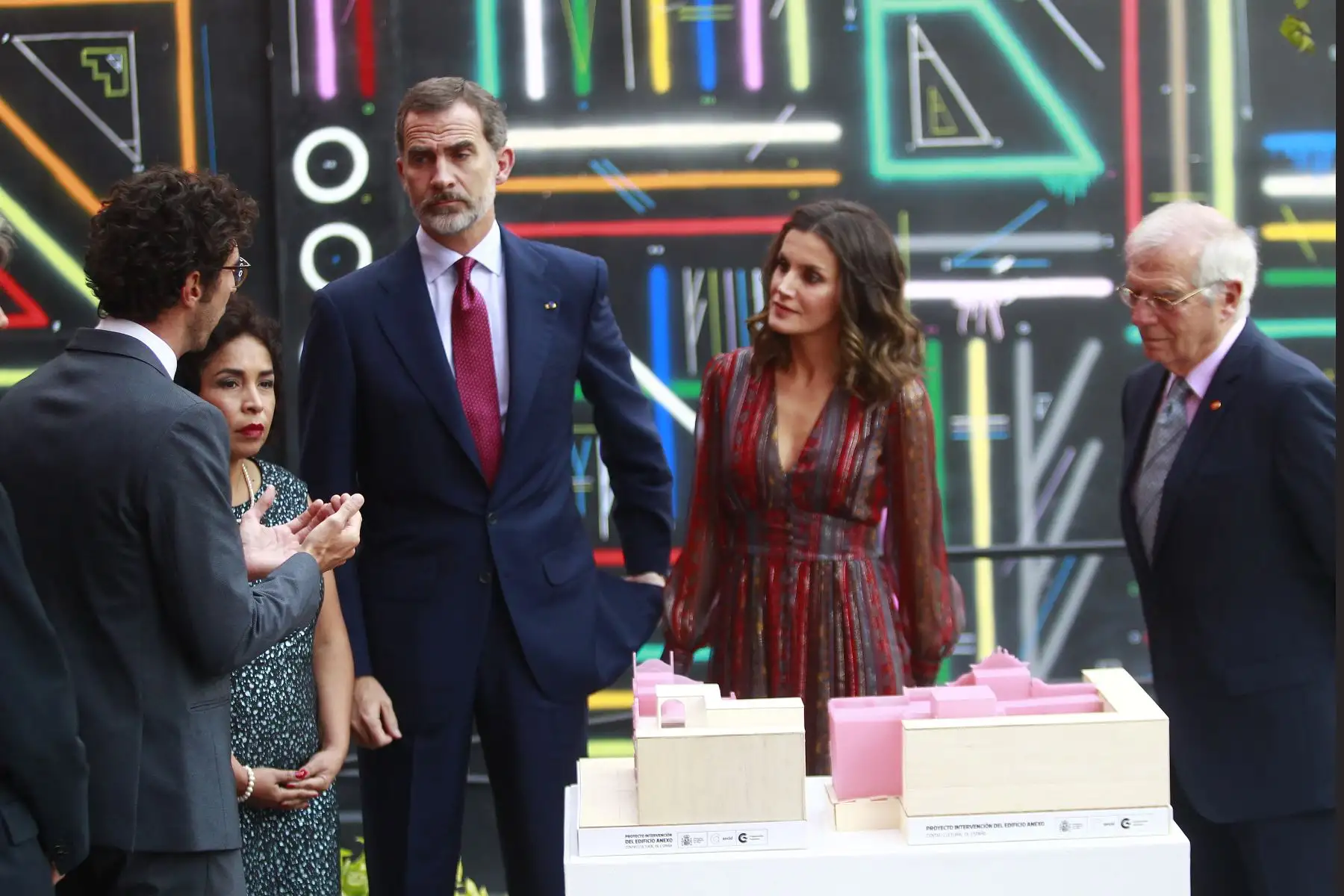 La ministra de Cultura, Patricia Balbuena, los reyes de España Felipe VI y doña Letizia, participan de la exposición de los lineamientos generales de la participación nacional en la feria de arte contemporáneo de Madrid Arco.
Foto: ANDINA/Eddy Ramos