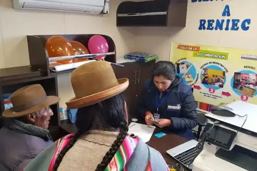 Más de 378,000 atenciones brindaron PIAS y BAP en Loreto y Puno.