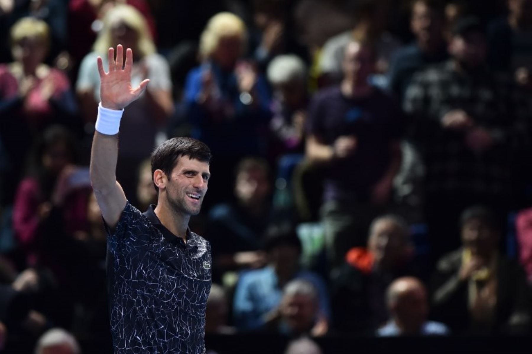 Djokovic avanza firme en el Masters
