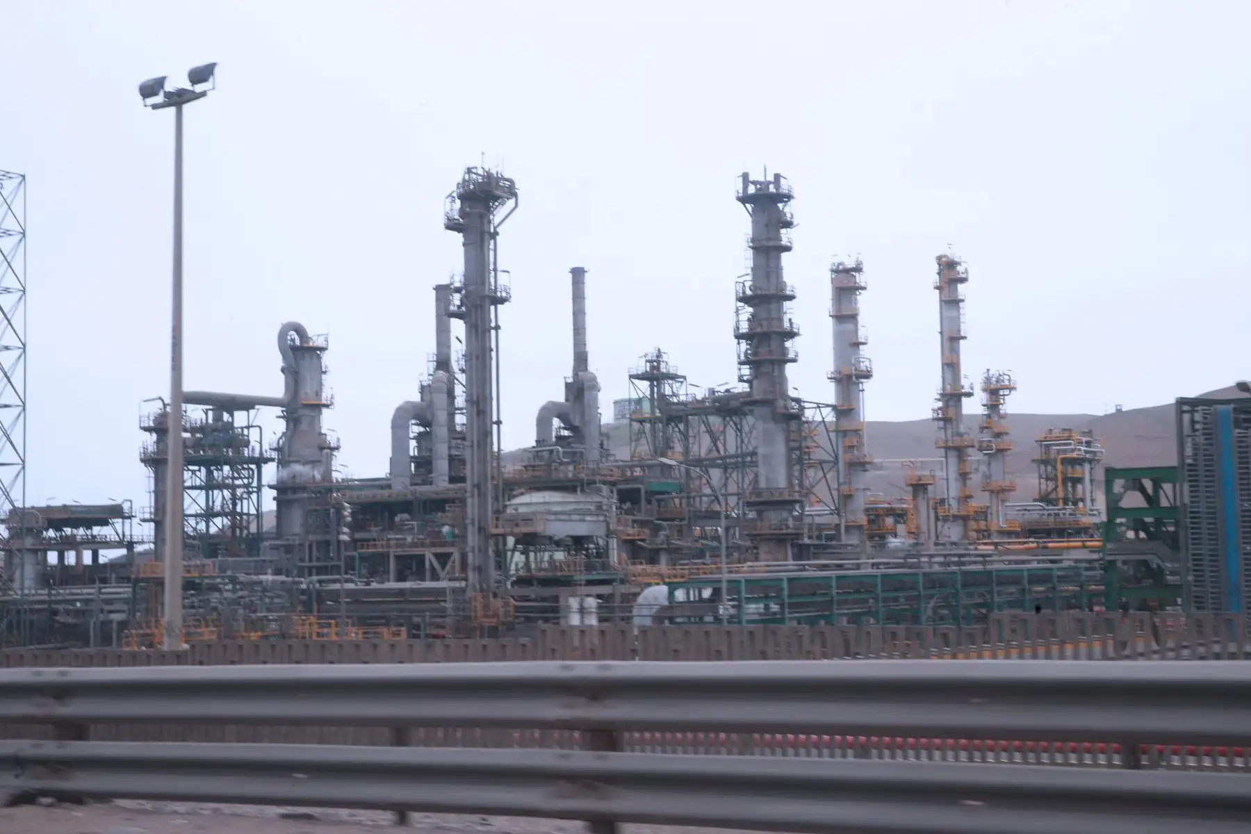 El Rey de España, Felipe VI; y el presidente de la República, Martín Vizcarra Cornejo, visitan  la refinería La Pampilla, ubicada en el distrito de Ventanilla .Foto: ANDINA/Norman Córdova