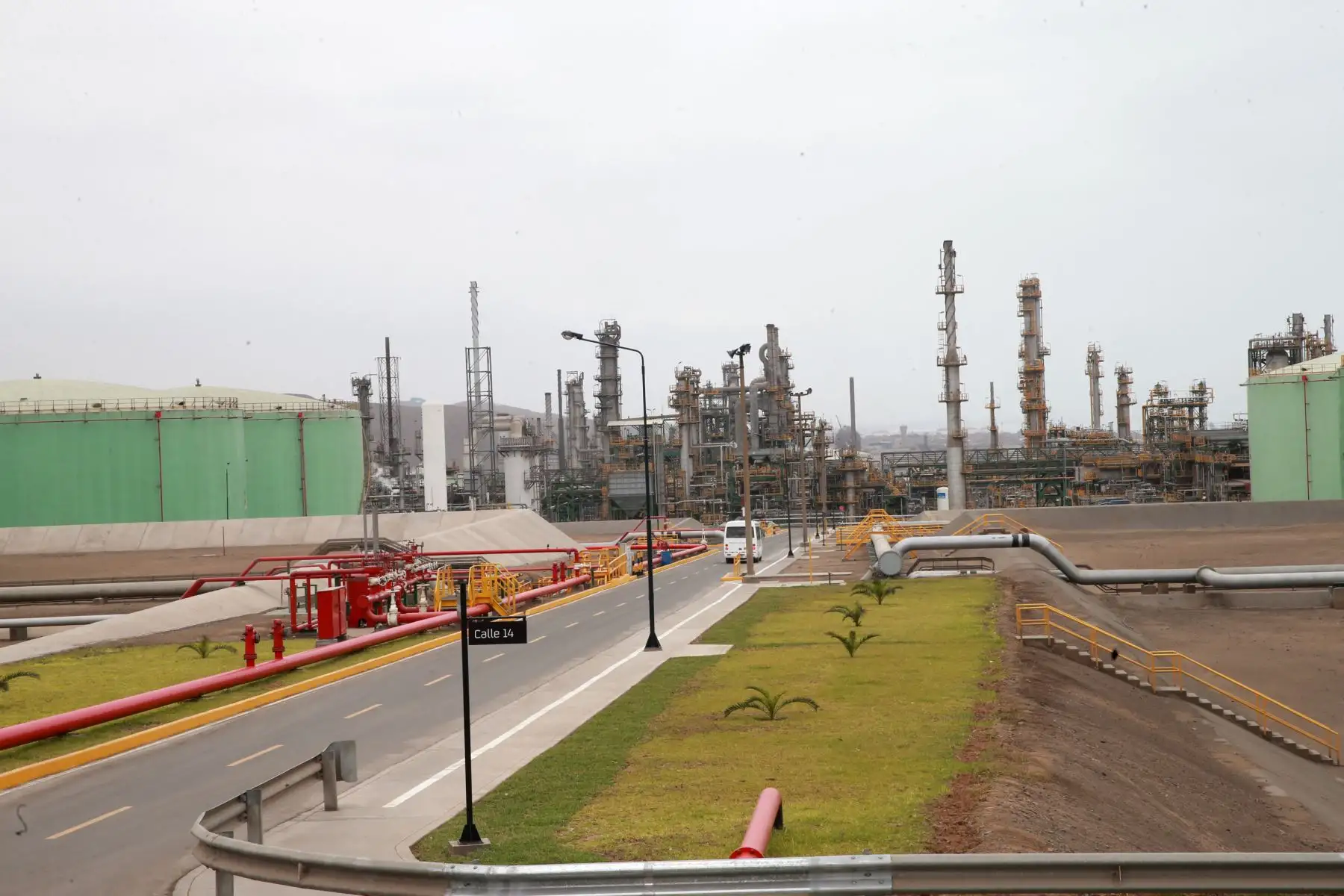 El Rey de España, Felipe VI; y el presidente de la República, Martín Vizcarra Cornejo, visitan  la refinería La Pampilla, ubicada en el distrito de Ventanilla .Foto: ANDINA/Norman Córdova