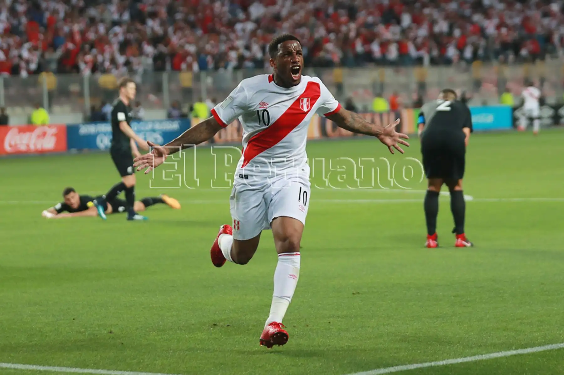 Lima - 15 noviembre 2017 / Jefferson Farfán celebra el primer gol de la selección peruana de fútbol que venció 2-0 a Nueva Zelanda en el Estadio Nacional y clasificó al Mundial Rusia 2018. Foto: Diario Oficial EL PERUANO / Carlos Lezama