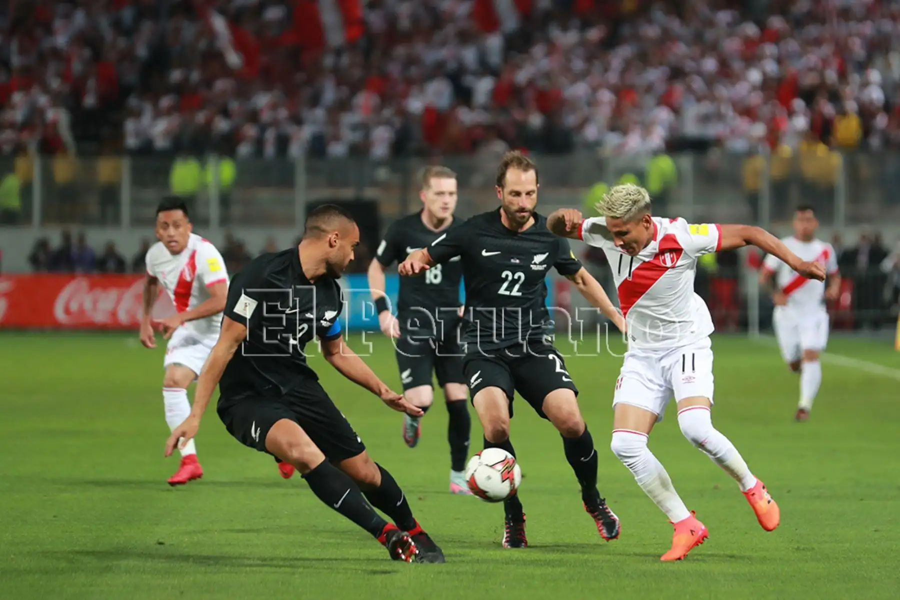 Lima - 15 noviembre 2017 / La selección peruana de fútbol venció 2-0 a Nueva Zelanda en el Estadio Nacional y clasificó al Mundial Rusia 2018. En la imagen el delantero Raúl Ruidíaz. Foto: Diario Oficial EL PERUANO / Carlos Lezama