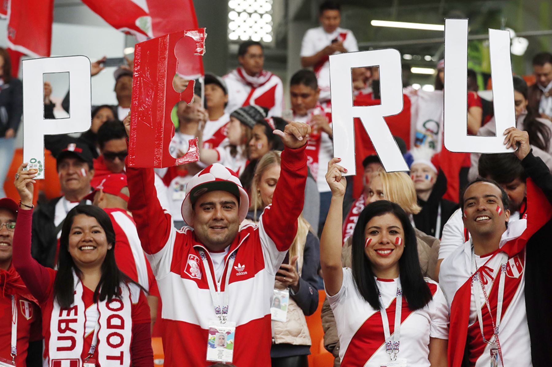 Ekaterimburgo, Rusia, 21/06 / 2018.- Hinchas de Perú antes del partido de primera fase del Mundial Rusia 2018 entre Francia y Perú. Foto: EFE / EPA