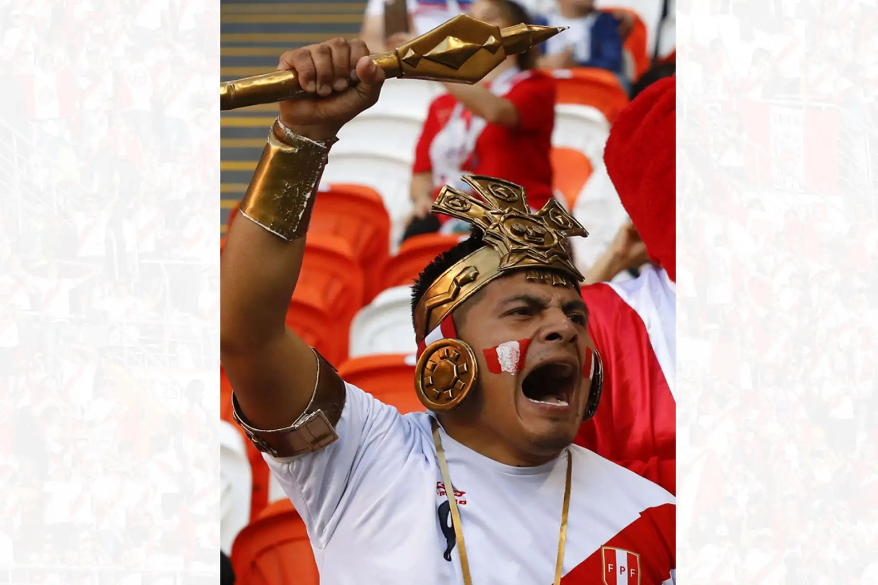 Un fanático peruano alienta a su selección antes del partido del Grupo C del Mundial  Rusia 2018 entre Perú y Dinamarca en el Mordovia Arena en Saransk el 16 de junio de 2018. Foto: AFP