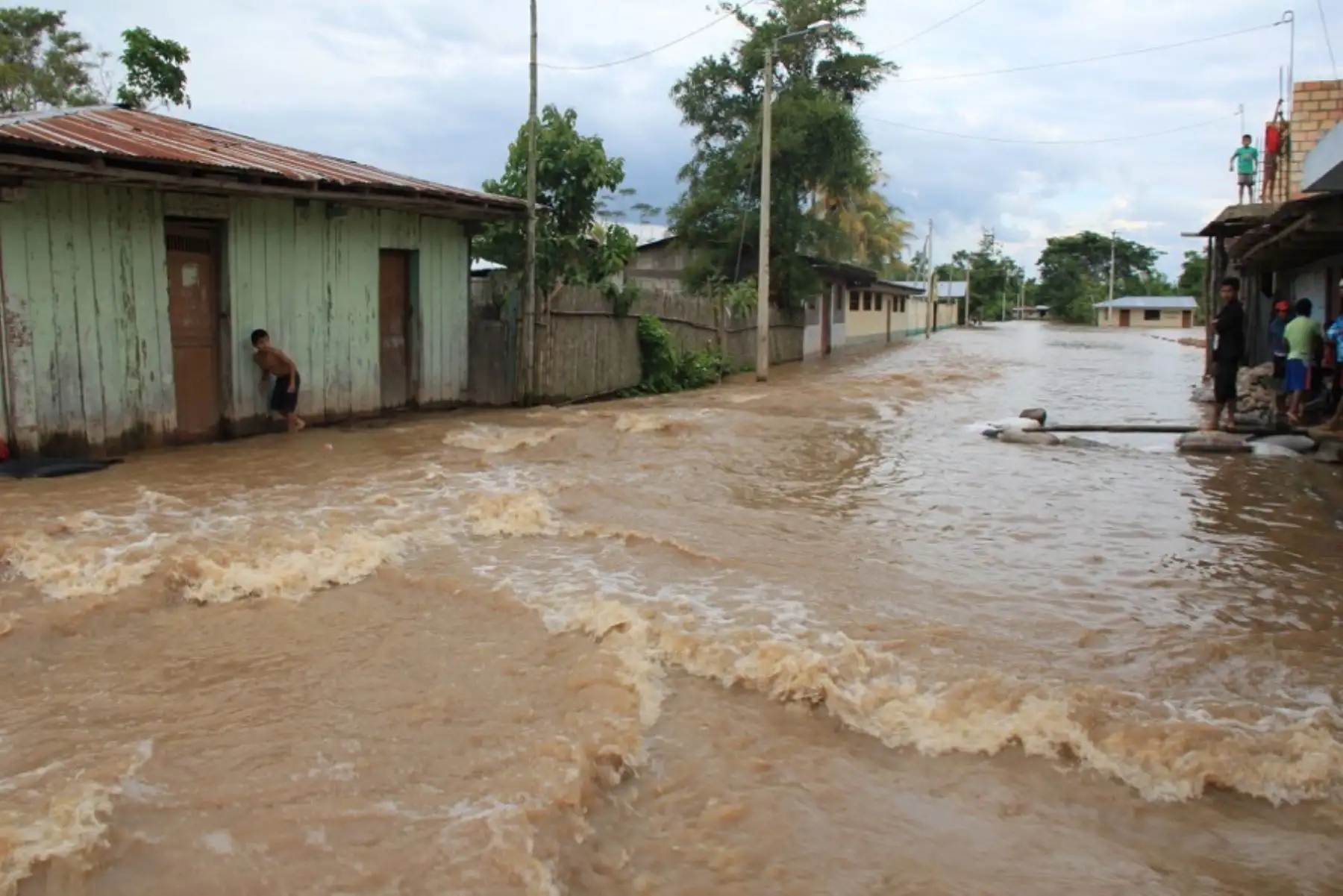 ANDINAUn muerto y 28 familias damnificadas deja desborde de quebrada Pacota, en San Martín. ANDINA