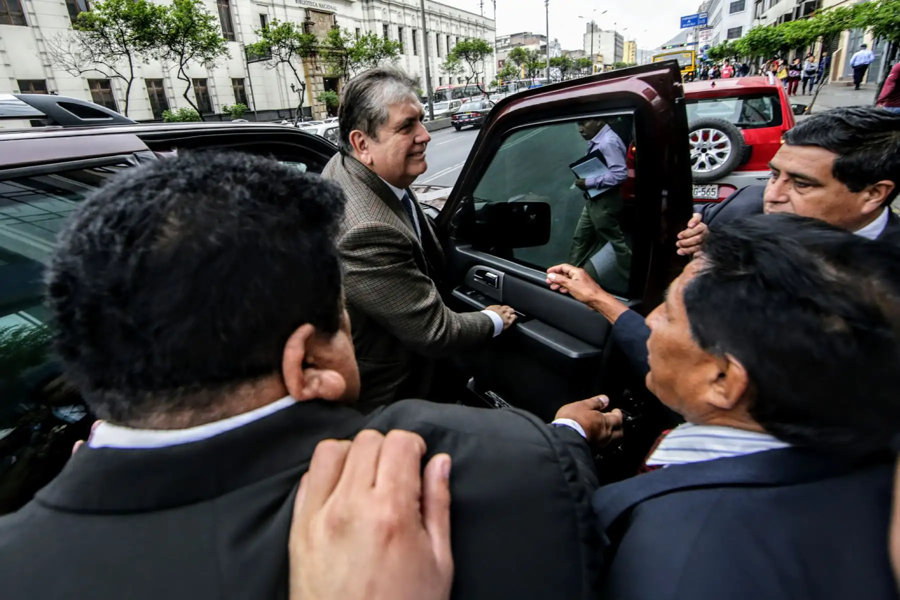 Ex presidente Alan García, ingresa a la Fiscalía para brindar su declaración. Foto: ANDINA/Luis Iparraguirre