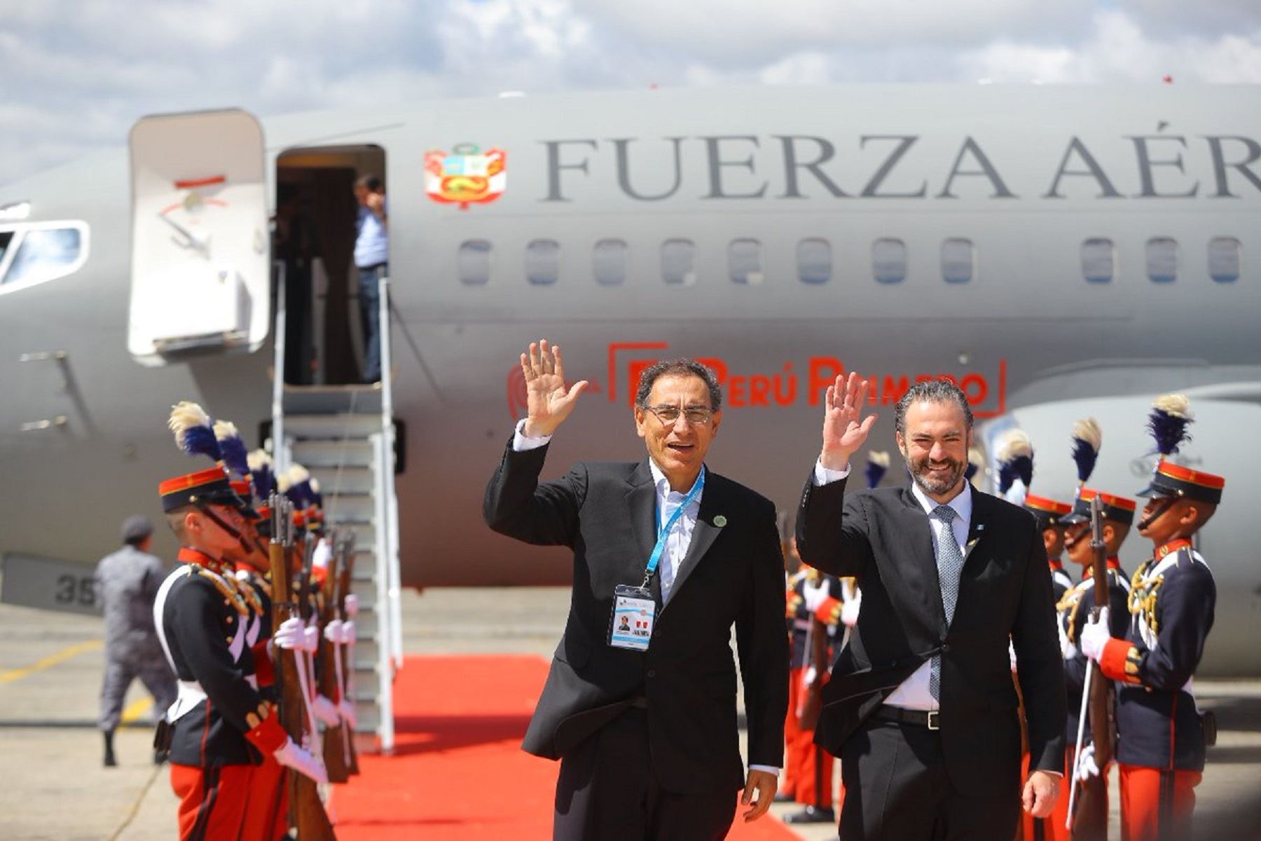 Presidente de la República, Martín Vizcarra, arriba a la ciudad de La Antigua Guatemala. Foto: Presidencia.