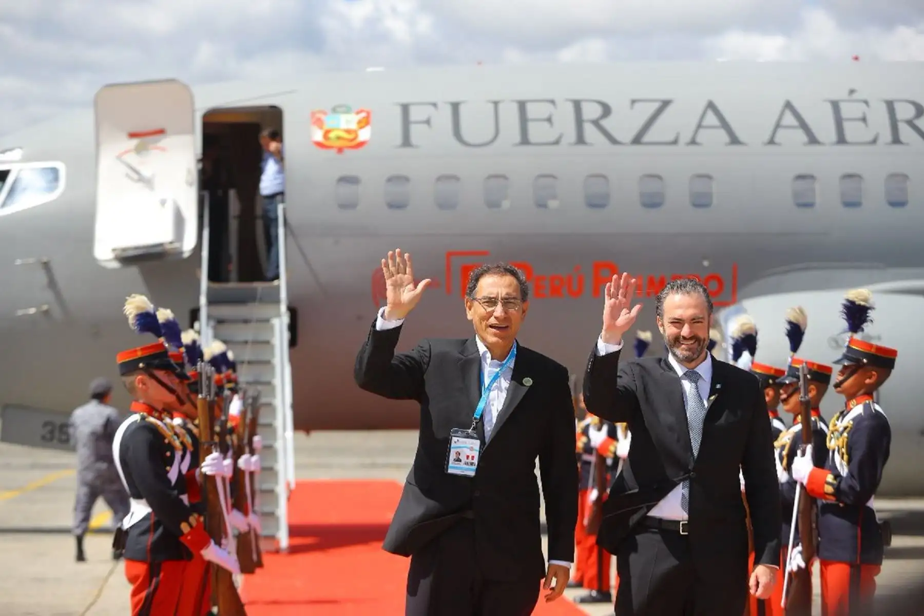 Presidente de la República, Martín Vizcarra, arriba a la ciudad de La Antigua Guatemala. Foto: Presidencia.
