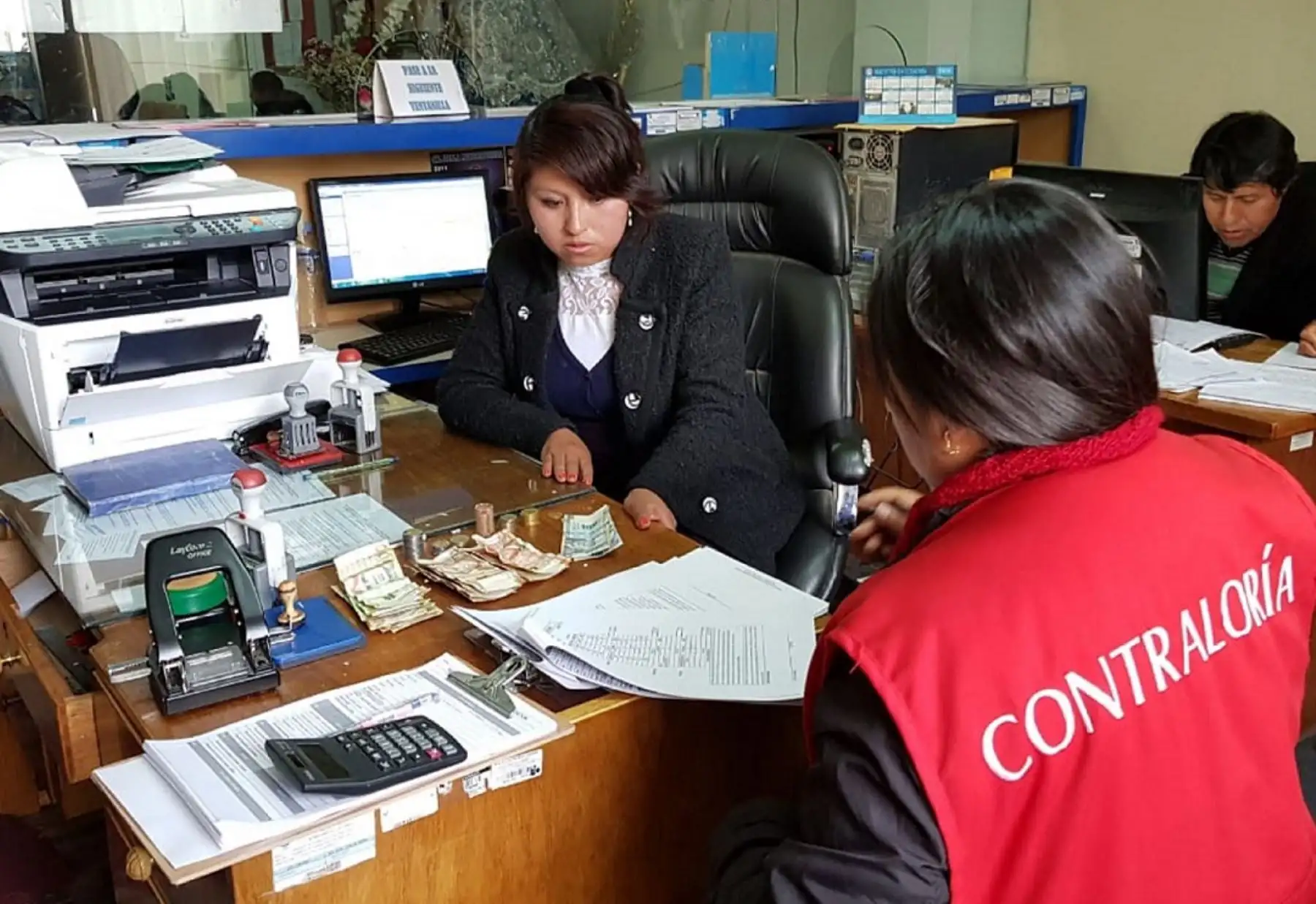 Dinero faltante se encontró durante operativo sorpresa “Buen uso del efectivo en las municipalidades” Foto: Contraloría