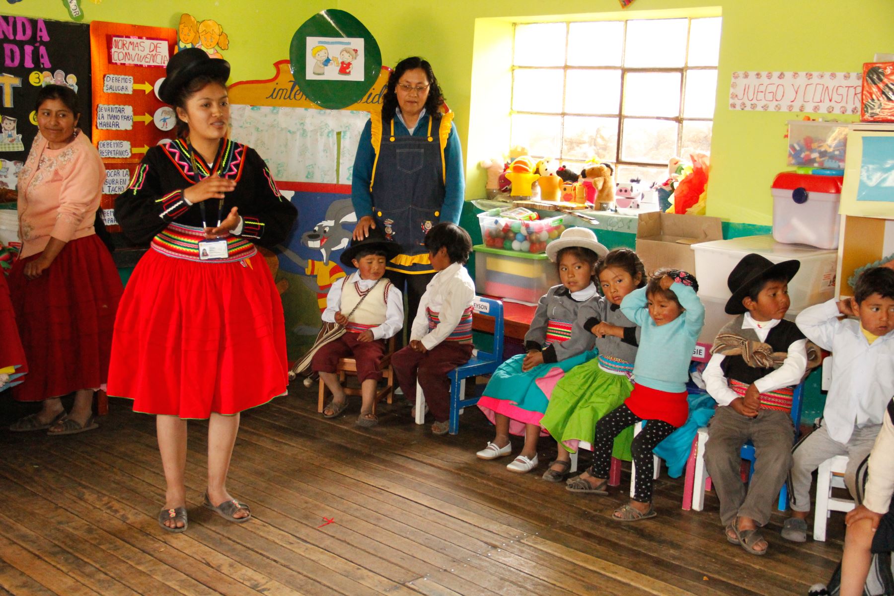 Conoce a Brisayda Aruhuanca, la joven que enseña a hablar aimara a niños de Puno. ANDINA
