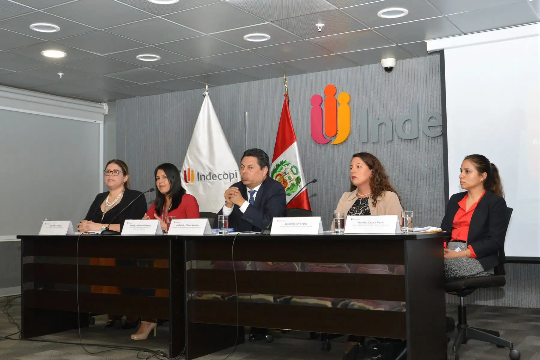 Conferencia de prensa del Minedu y el Indecopi sobre la informalidad en los colegios públicos. Foto: Indecopi