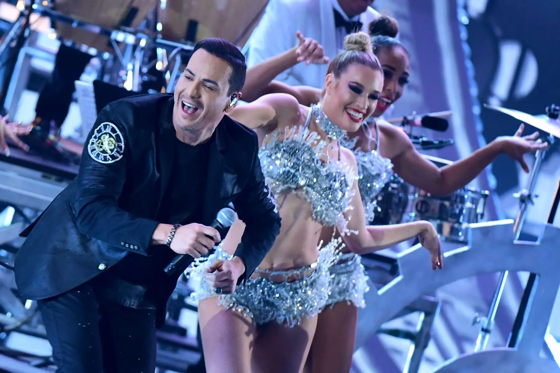 El cantante  Victor Manuelle se presenta durante la 19ª entrega anual de los premios Grammy Latino en Las Vegas, Nevada. AFP