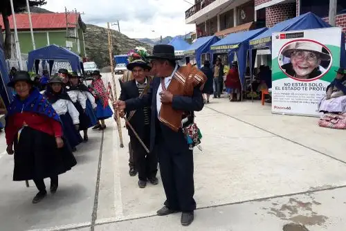 Adultos mayores de Pasco transmiten sus conocimientos a niños. ANDINA/Difusión