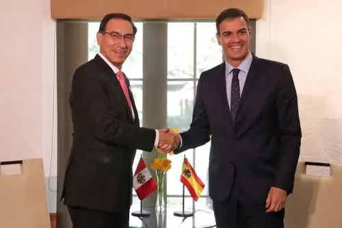 Presidentes de Perú, Martín VIzcarra; y de España, Pedro Sánchez-Castejón, sostuvieron reunión en el marco de la XXVI Cumbre Iberoamericana que se realiza en Guatemala.