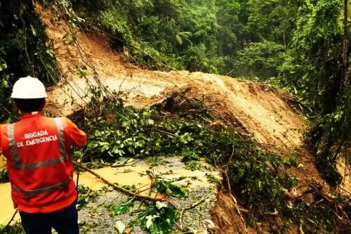 Desborde del río Negro bloquea carretera Pozuzo-Oxapampa. ANDINA