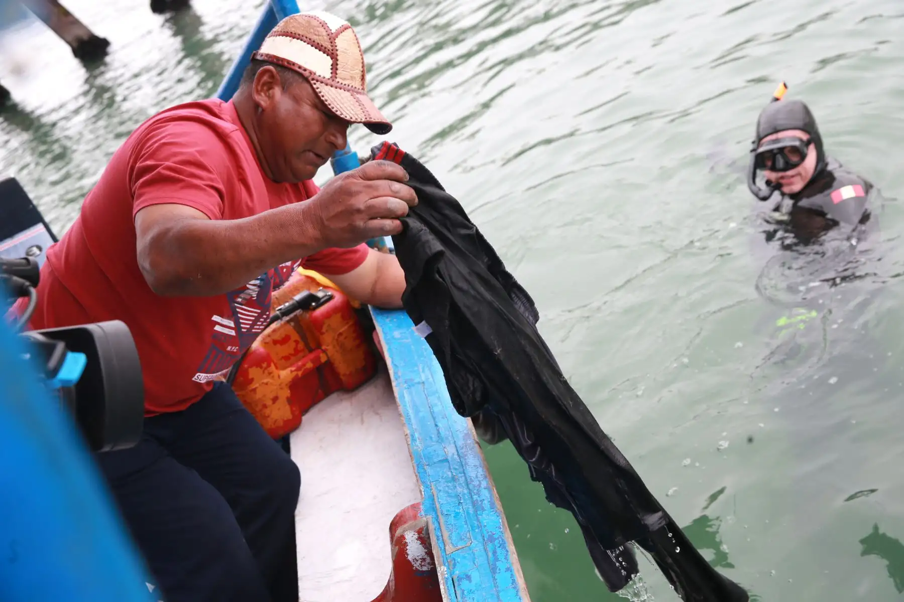 El ministro de la Producción, Raúl Pérez Reyes, y el viceministro de Pesca y Acuicultura, Javier Atkins, liderarán la campaña “Mi Mar, Mi Hogar", jornada de limpieza de fondo de mar en el Desembarcadero Pesquero Artesanal (DPA) Chorrillos.Foto: ANDINA/Norman Córdova