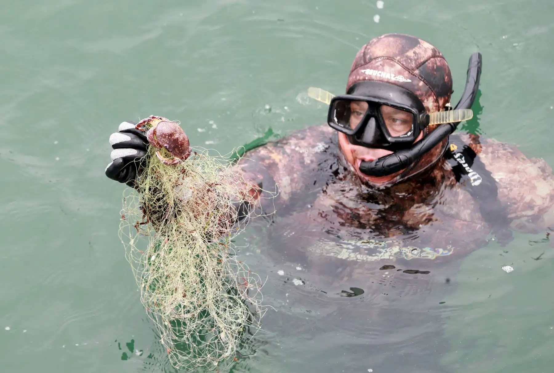 El ministro de la Producción, Raúl Pérez Reyes, y el viceministro de Pesca y Acuicultura, Javier Atkins, liderarán la campaña “Mi Mar, Mi Hogar", jornada de limpieza de fondo de mar en el Desembarcadero Pesquero Artesanal (DPA) Chorrillos.Foto: ANDINA/Norman Córdova