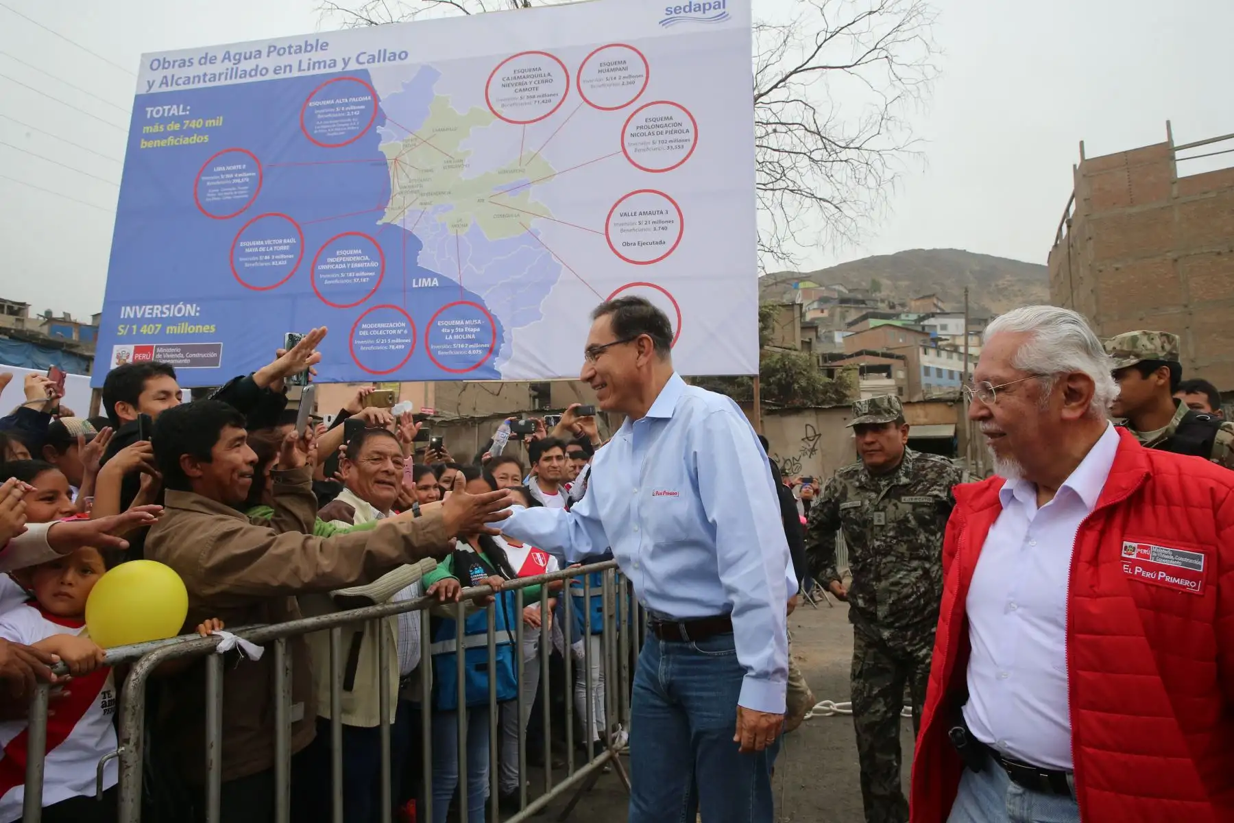 Presidente Vizcarra entrega resolución de aprobación del expediente técnico para las obras de agua potable y alcantarillado en los distritos de San Juan de Miraflores, Villa María del Triunfo y Villa El Salvador. Foto: ANDINA/Prensa Presidencia