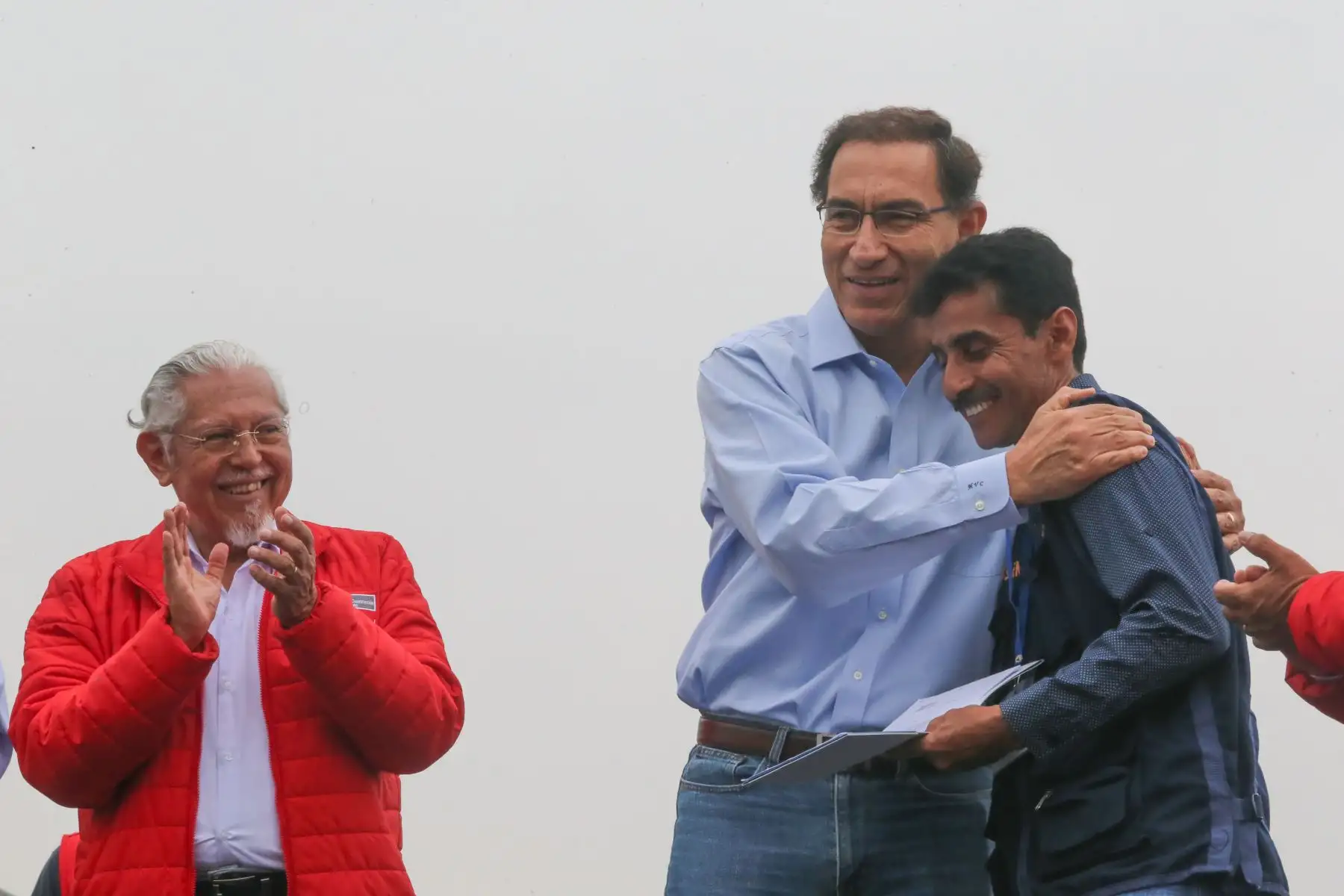 Presidente Vizcarra entrega resolución de aprobación del expediente técnico para las obras de agua potable y alcantarillado en los distritos de San Juan de Miraflores, Villa María del Triunfo y Villa El Salvador. Foto: ANDINA/Prensa Presidencia