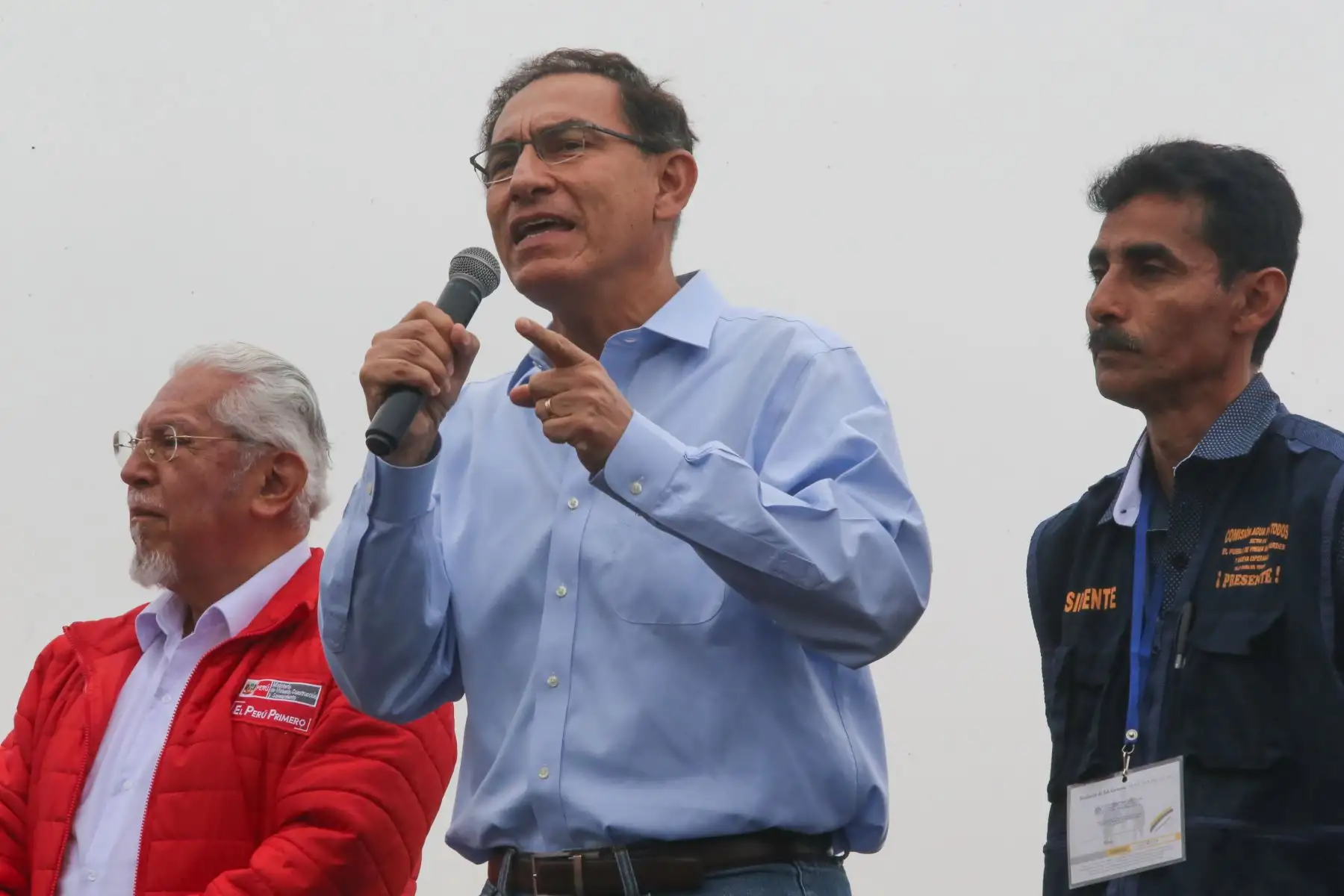 Presidente Vizcarra entrega resolución de aprobación del expediente técnico para las obras de agua potable y alcantarillado en los distritos de San Juan de Miraflores, Villa María del Triunfo y Villa El Salvador. Foto: ANDINA/Prensa Presidencia