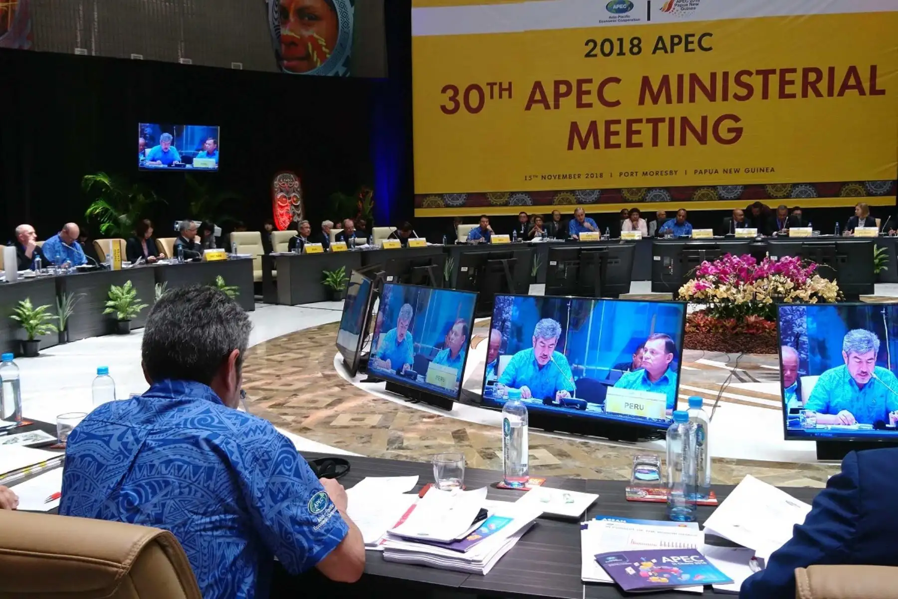 Ministro de Comercio Exterior y Turismo, Rogers Valencia en foro APEC en Papúa Nueva Guinea. Foto: Cortesía.