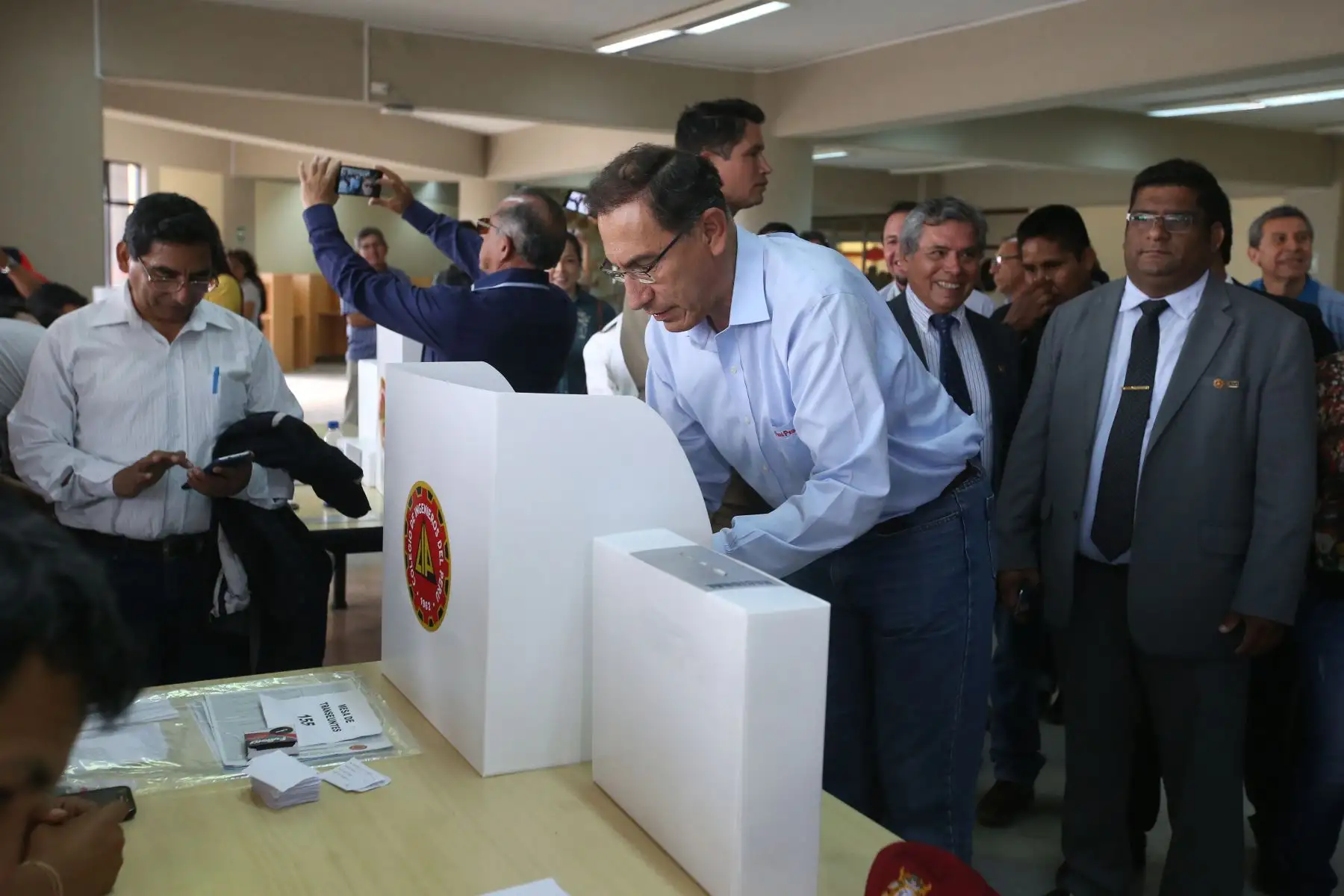 Presidente Vizcarra durante las votaciones del colegio de ingenieros en la UNI. Foto: ANDINA/Vidal Tarqui