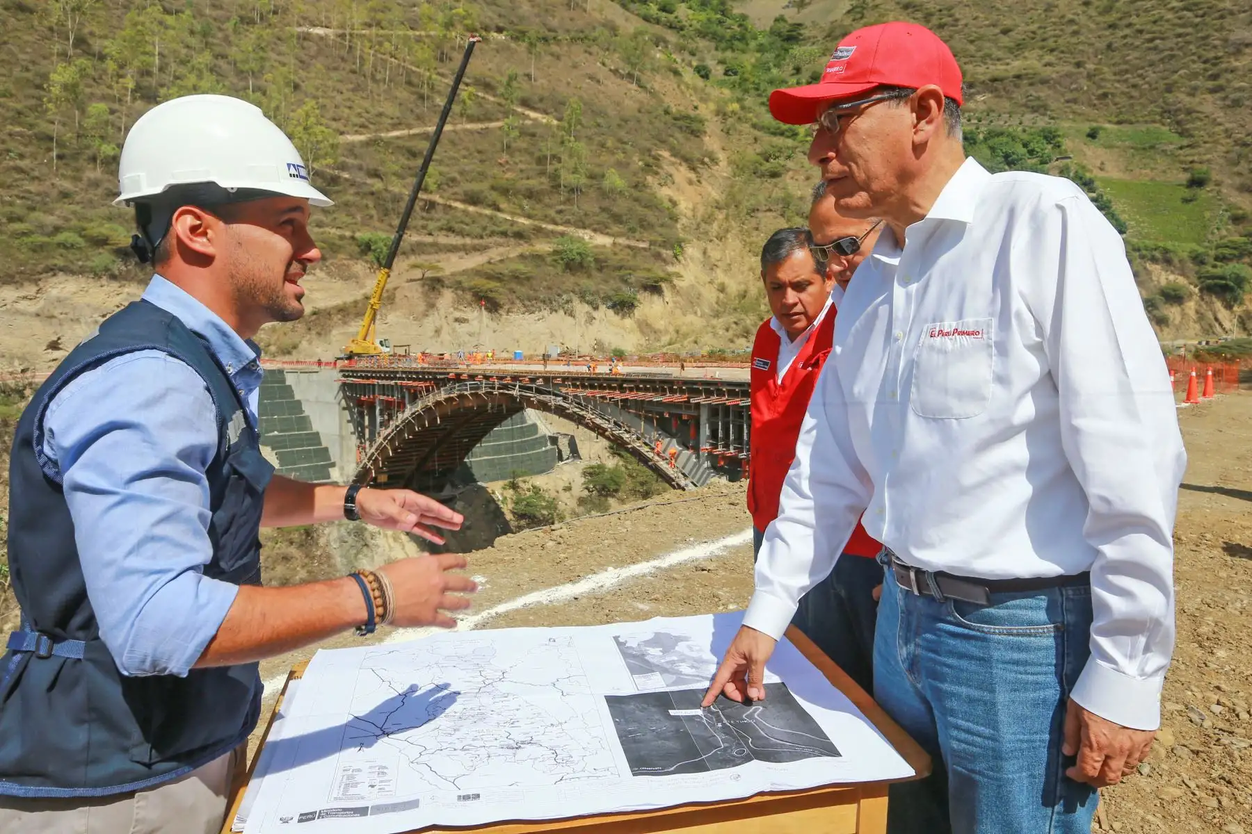 Presidente de la República,Martín Vizcarra, supervisa avance de obras del puente Tingo, distrito de San Juan (Cajamarca). Foto: ANDINA/Carlos Lezama/Prensa Presidencia