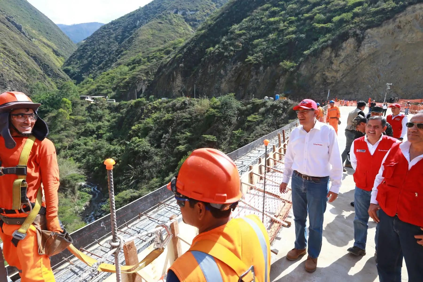 Presidente de la República,Martín Vizcarra, supervisa avance de obras del puente Tingo, distrito de San Juan (Cajamarca). Foto: ANDINA/Carlos Lezama/Prensa Presidencia