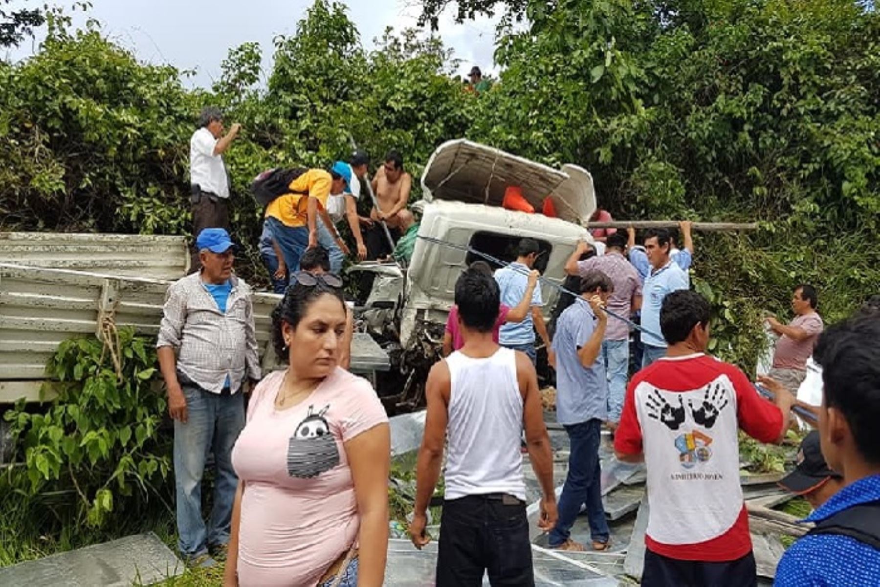 Tres personas heridas de gravedad es el saldo de un accidente de tránsito ocurrido en la carretera Fernando Belaunde Terry, cerca de la localidad de Puerto Nuevo, sector Ponaza, en la región San Martín.