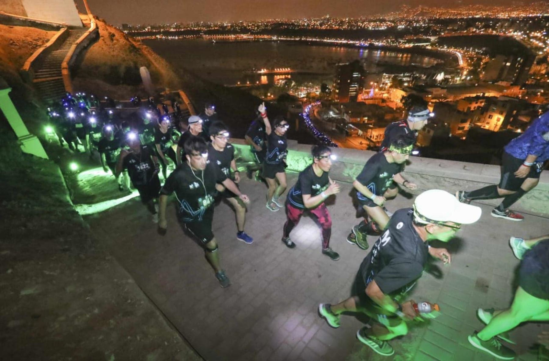 Los deportistas retaron al Morro Solar en la Movistar Lima Night Run 2018