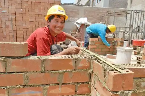 El Perú es un país altamente sísmico, al estar ubicado en la zona denominada el Cinturón de Fuego del Pacífico, por lo que “tenemos que estar preparados” y una forma de hacerlo es mediante el reforzamiento de las viviendas.