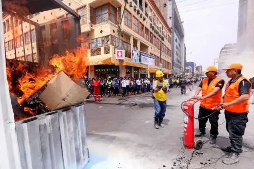 Comerciantes de Mesa Redonda participaron en simulacro de incendio. Foto: ANDINA/Difusión.