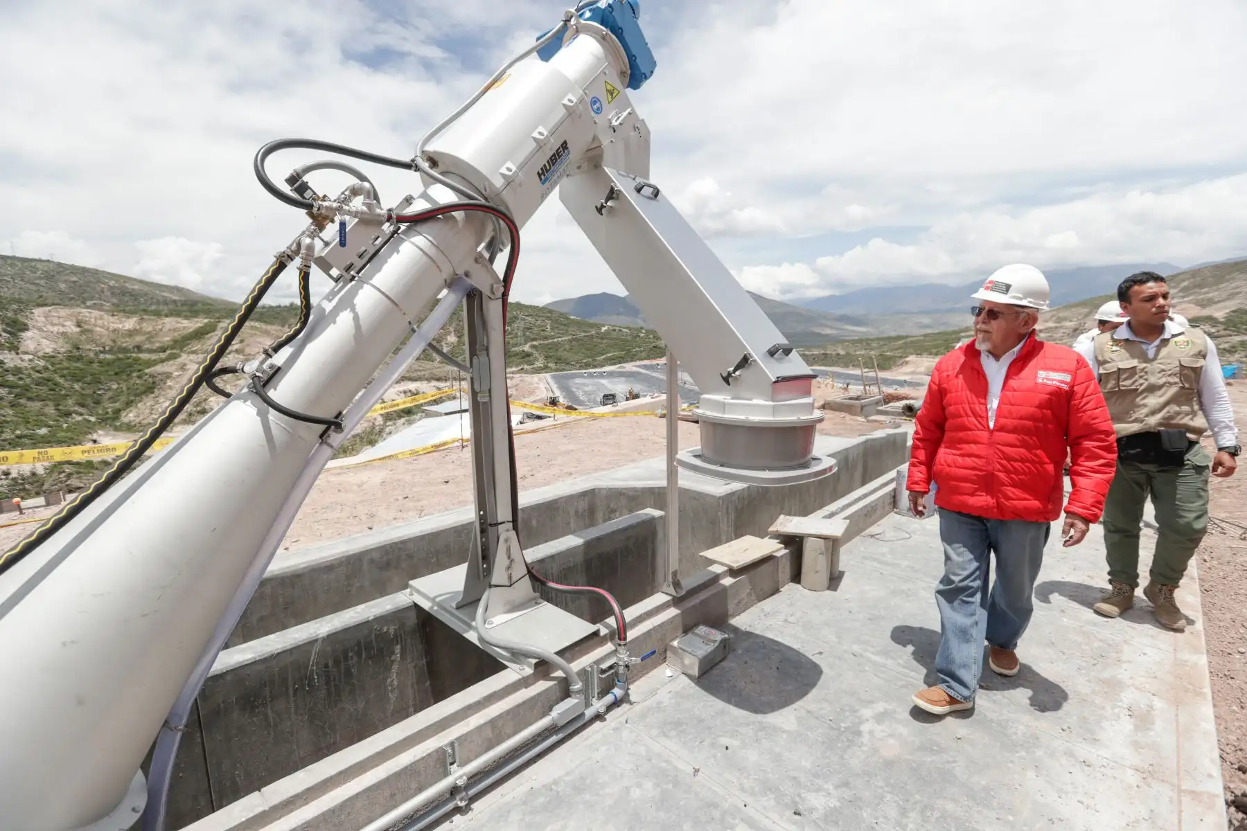 Ministro de Vivienda Javier Piqué realiza visita de inspección a las obras de agua y desagüe en el AAHH Vencedores del Señor de Palacio, Huamanga, Ayacucho.Foto: ANDINA/Ministerio de Vivienda