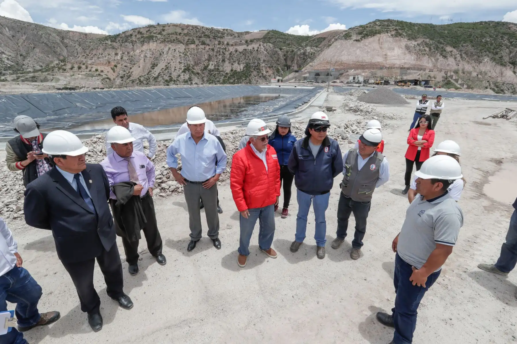 Ministro de Vivienda Javier Piqué realiza visita de inspección a las obras de agua y desagüe en el AAHH Vencedores del Señor de Palacio, Huamanga, Ayacucho.Foto: ANDINA/Ministerio de Vivienda