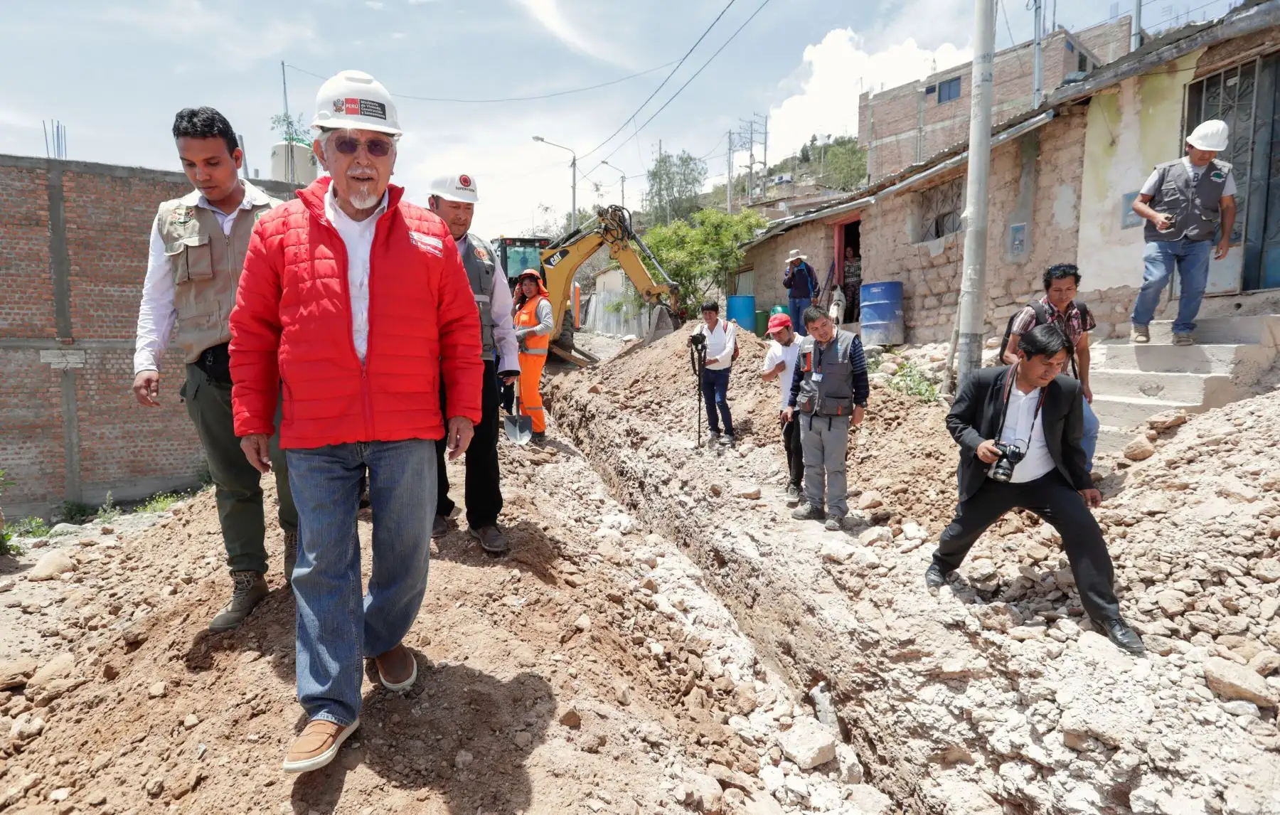 Ministro de Vivienda Javier Piqué realiza visita de inspección a las obras de agua y desagüe en el AAHH Vencedores del Señor de Palacio, Huamanga, Ayacucho.Foto: ANDINA/Ministerio de Vivienda
