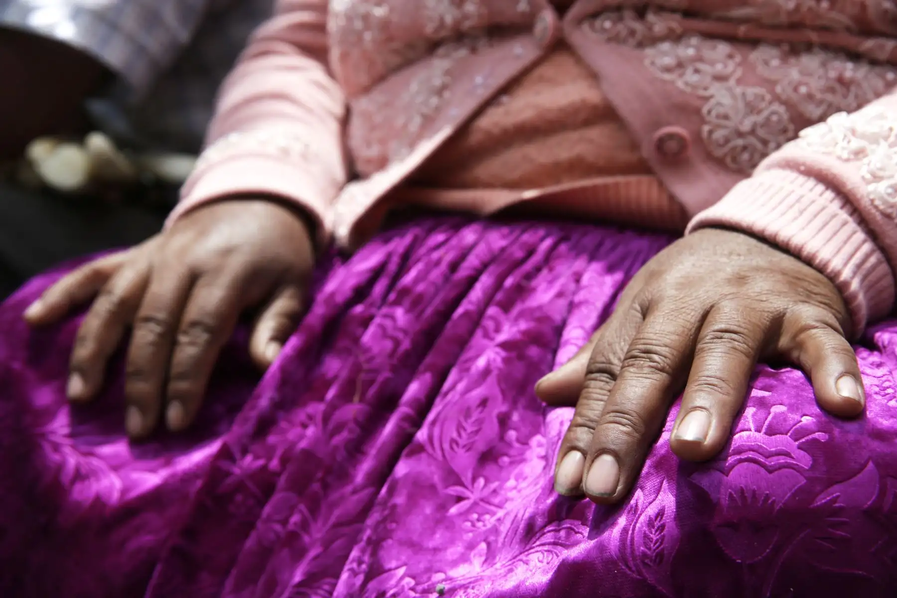 Las mujeres puneñas, gustan usar colores brillantes en sus ropas. Foto: ANDINA/Melina Mejía