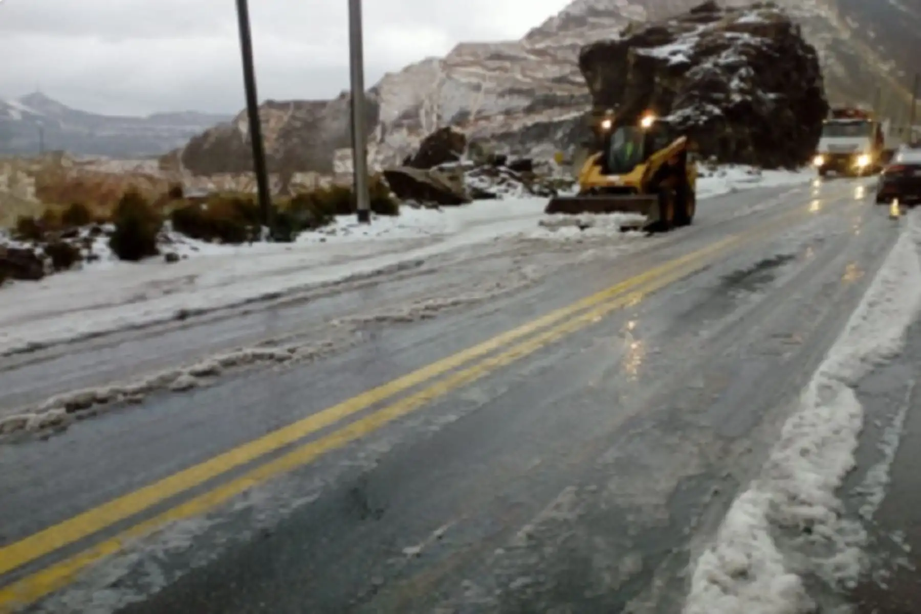 Deviandes concluyó con la limpieza del granizo e intensa nevada que cayó, en la Carretera Central, en la zona de Ticlio, provincia limeña de Huarochirí, y que originó que el tránsito permanezca restringido por dos horas.