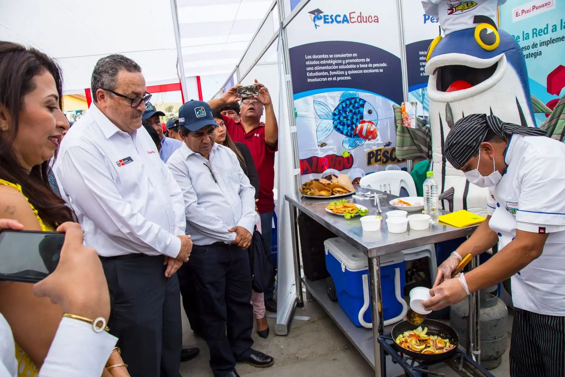 Viceministro de Pesca y Acuicultura, Javier Atkins. en feria gastronómica. Foto: Cortesía.