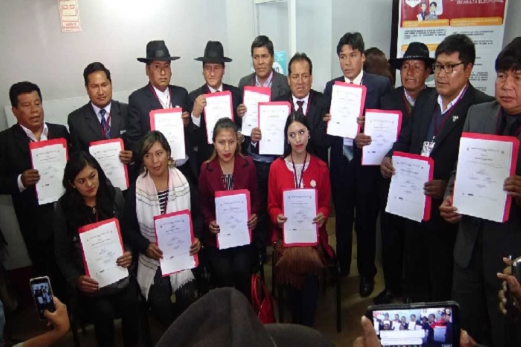 Entregan credenciales a consejeros de Gobernación Regional de Puno