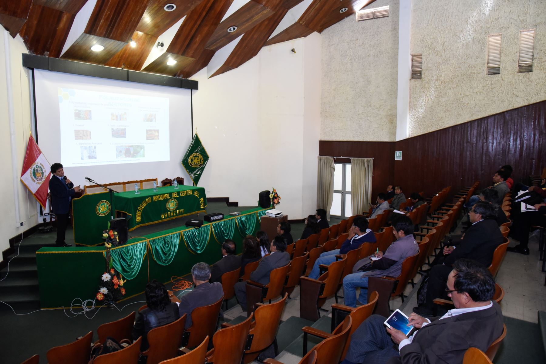 Concytec visita diversas regiones para convocar a postulantes para obtener financiamiento en ciencia y tecnología.