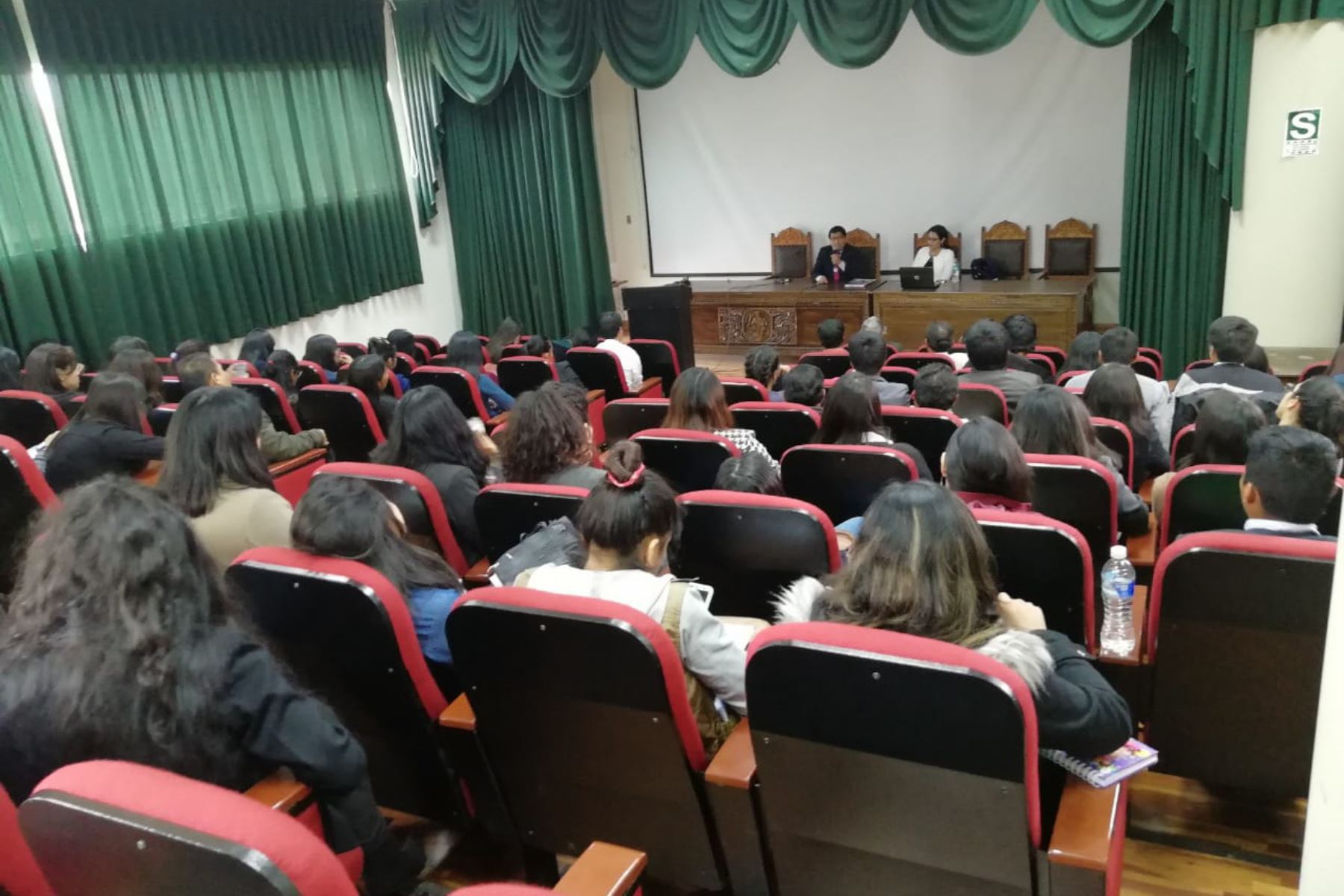 Especialistas del Ministerio de Justicia y Derechos Humanos (Minjusdh) dictaron en Cusco una charla informativa sobre los cuatro proyectos de reforma constitucional