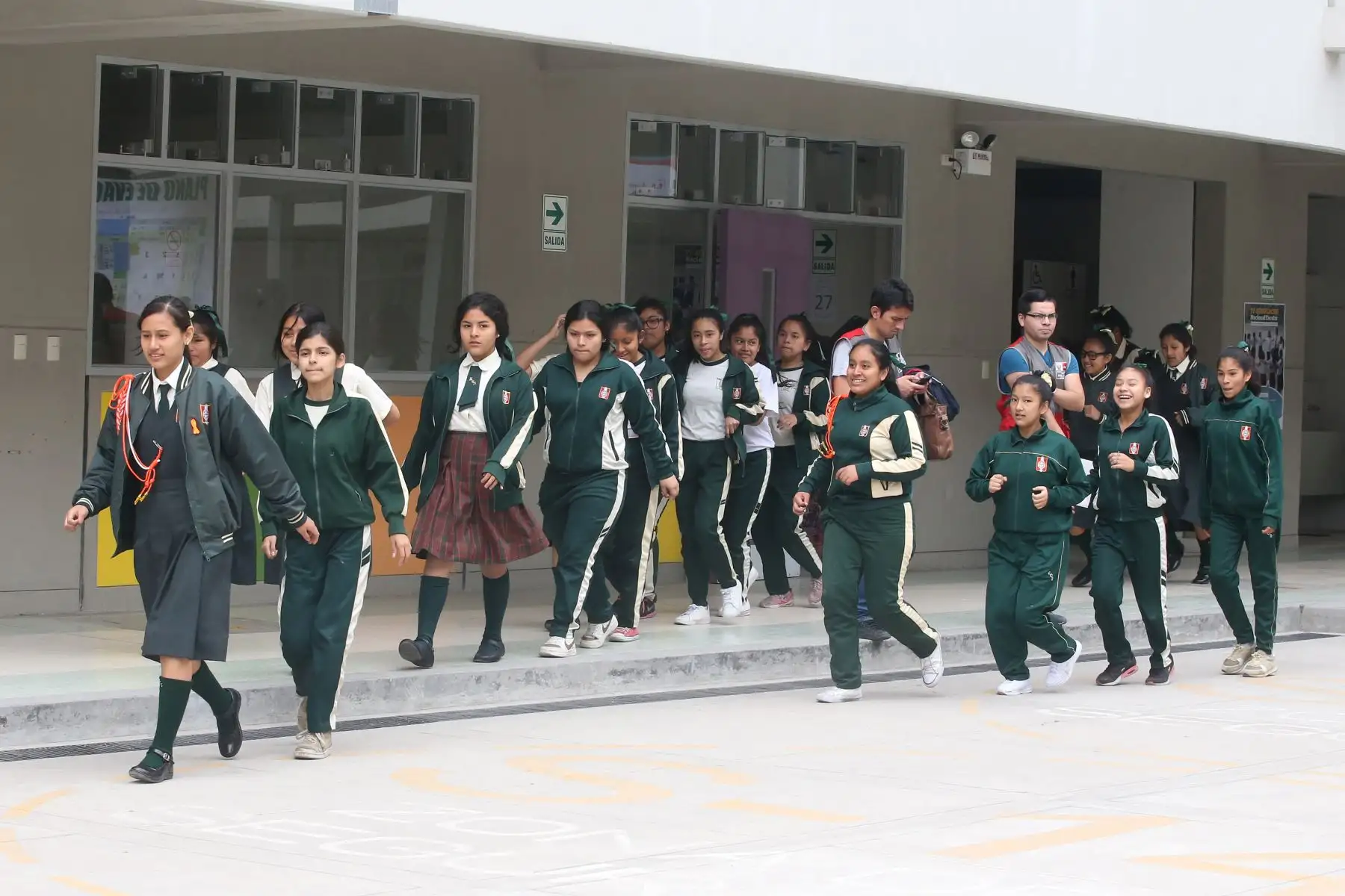 Hoy se desarrolló el IV Simulacro Nacional de Sismo 2018 en 112 mil 728 colegios públicos y privados, a fin de mantener a escolares, profesores, padres de familia y directivos preparados para una evacuación rápida.Foto: ANDINA/Vidal Tarqui
