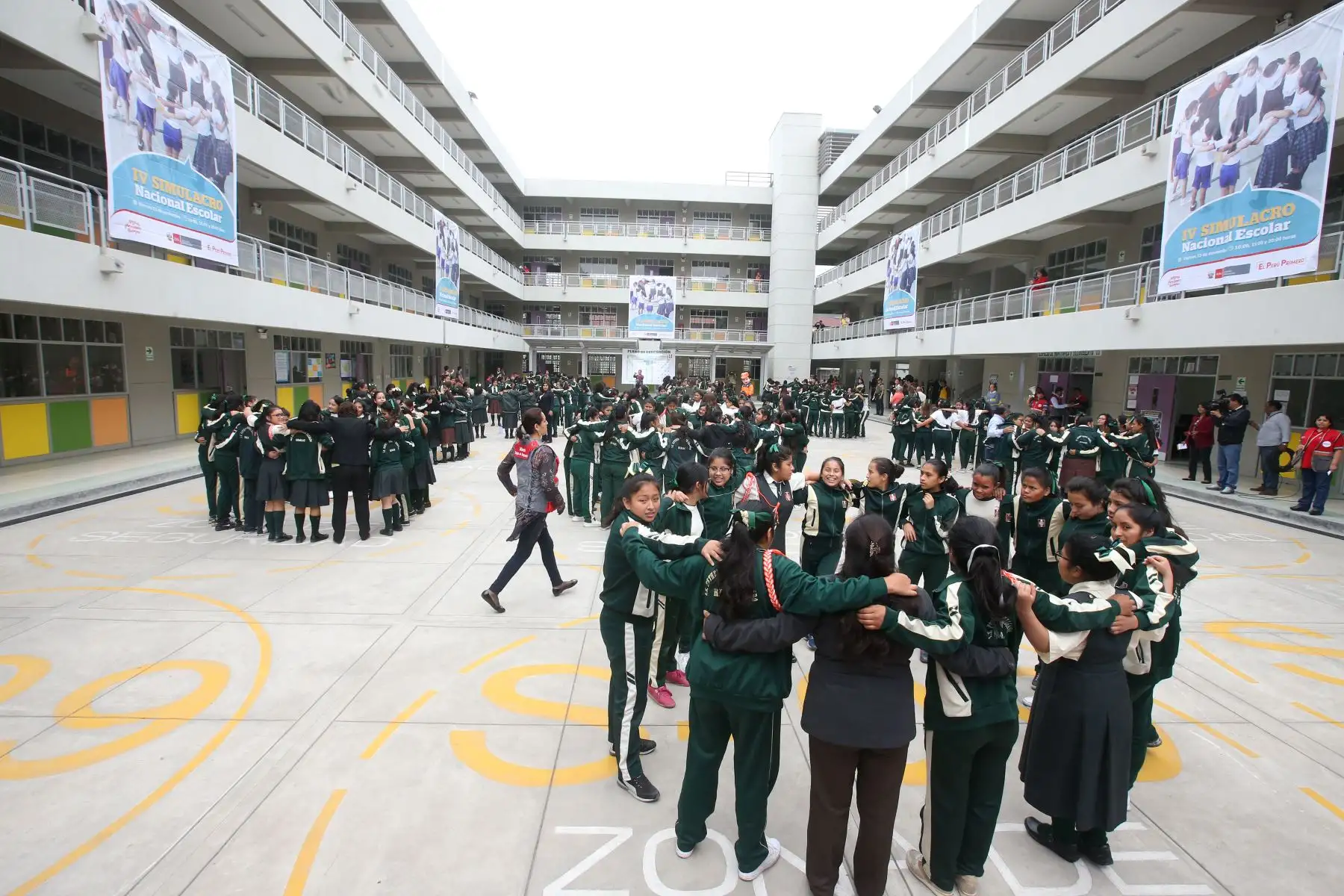 Hoy se desarrolló el IV Simulacro Nacional de Sismo 2018 en 112 mil 728 colegios públicos y privados, a fin de mantener a escolares, profesores, padres de familia y directivos preparados para una evacuación rápida.Foto: ANDINA/Vidal Tarqui