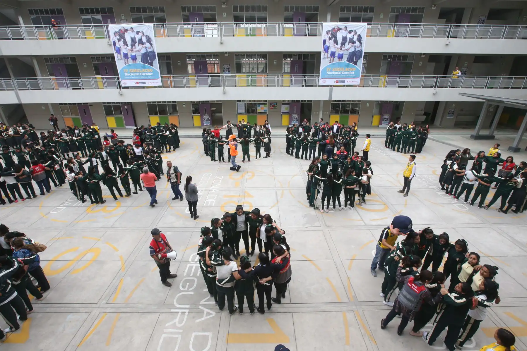 Hoy se desarrolló el IV Simulacro Nacional de Sismo 2018 en 112 mil 728 colegios públicos y privados, a fin de mantener a escolares, profesores, padres de familia y directivos preparados para una evacuación rápida.Foto: ANDINA/Vidal Tarqui