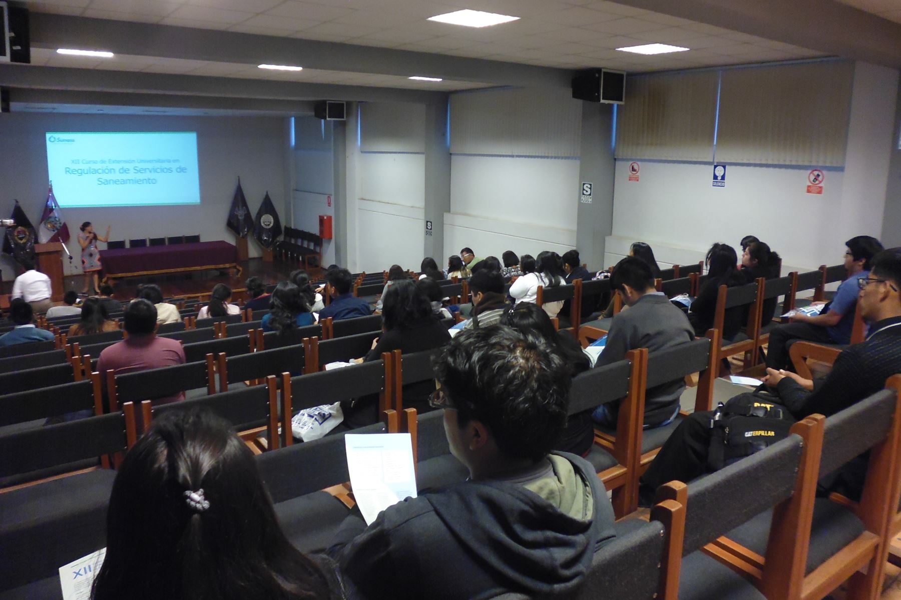 Estudiantes de Arequipa postulan a curso de regulación en servicio de saneamiento. ANDINA/Difusión