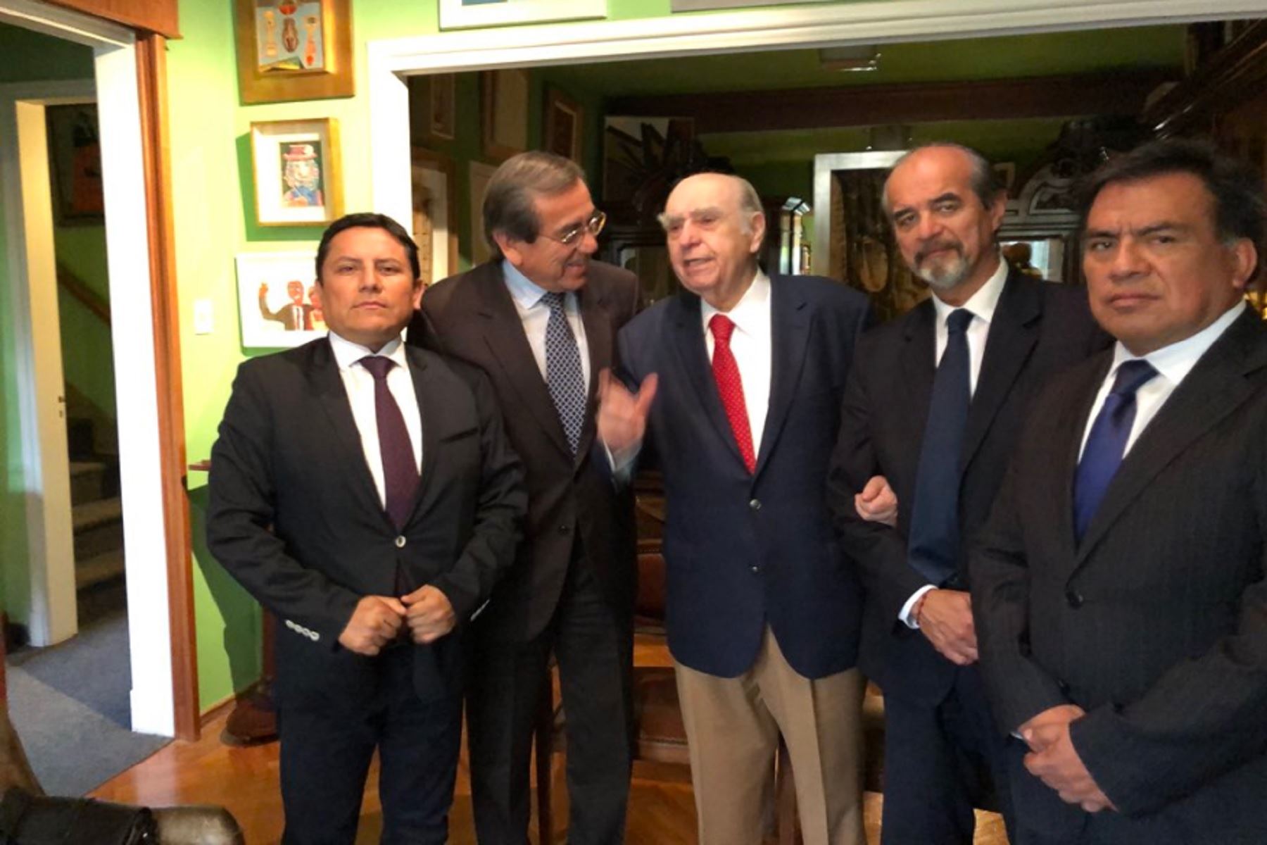 Delegación de congresistas del Apra en Uruguay