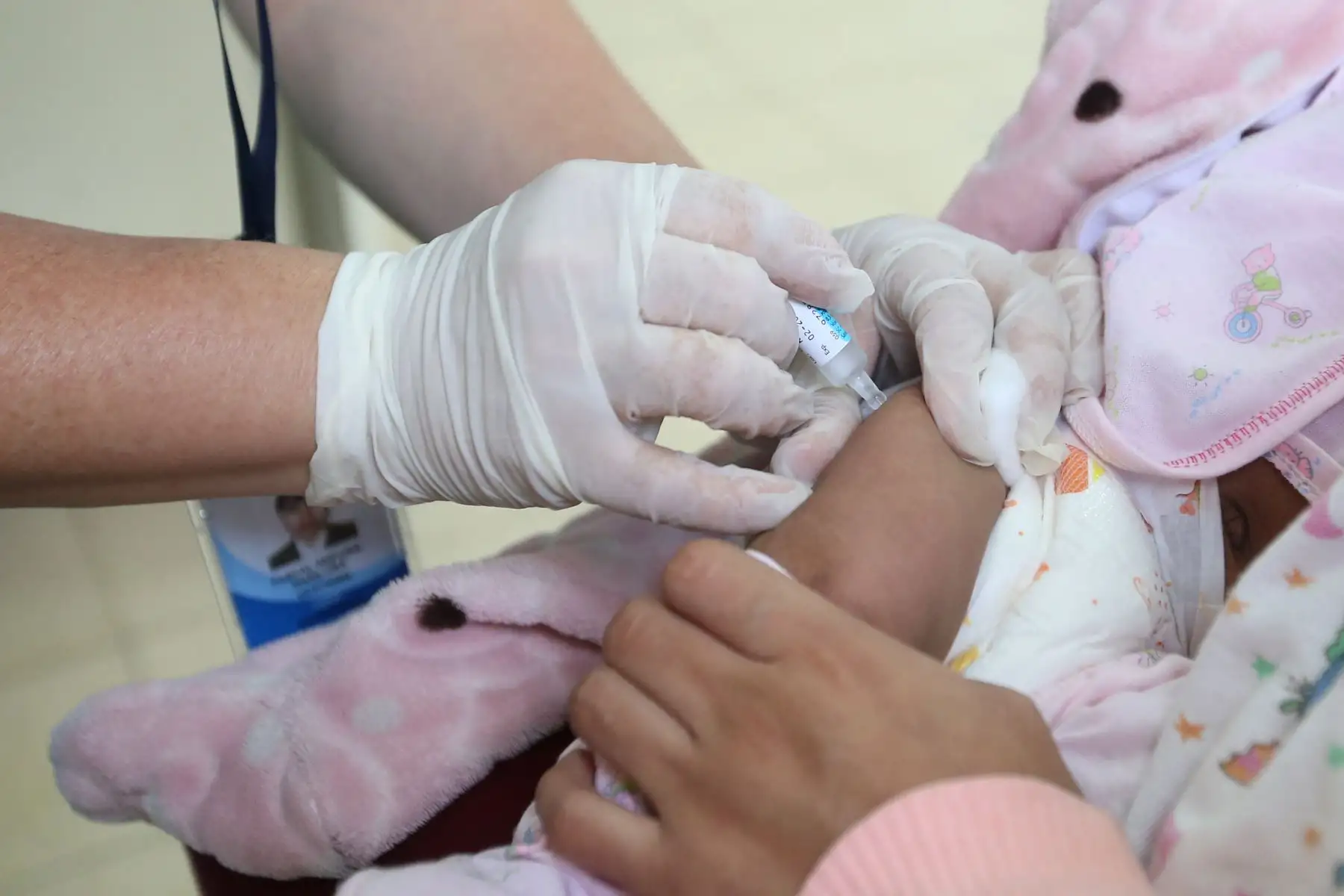 Las bajas temperaturas incrementan las enfermedades respiratorias agudas y los más propensos a padecerlas son los niños y adultos mayores. Foto: ANDINA/Archivo/Vidal Tarqui